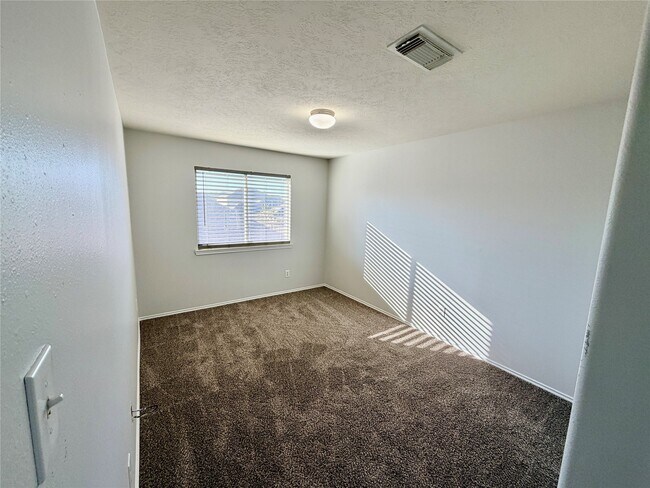 Building Photo - 9011 Aspen Trace Ln