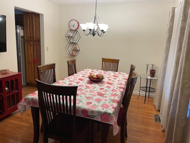 Dining table - 428 Thoreau Rd