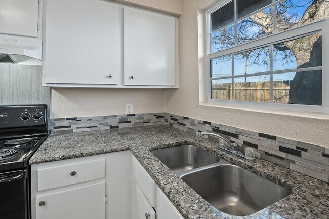 Building Photo - 410 Old Thorndale Rd