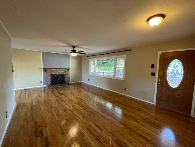 Building Photo - 1421 Samuel Way
