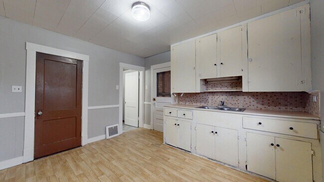 Building Photo - 3865 W 16th St