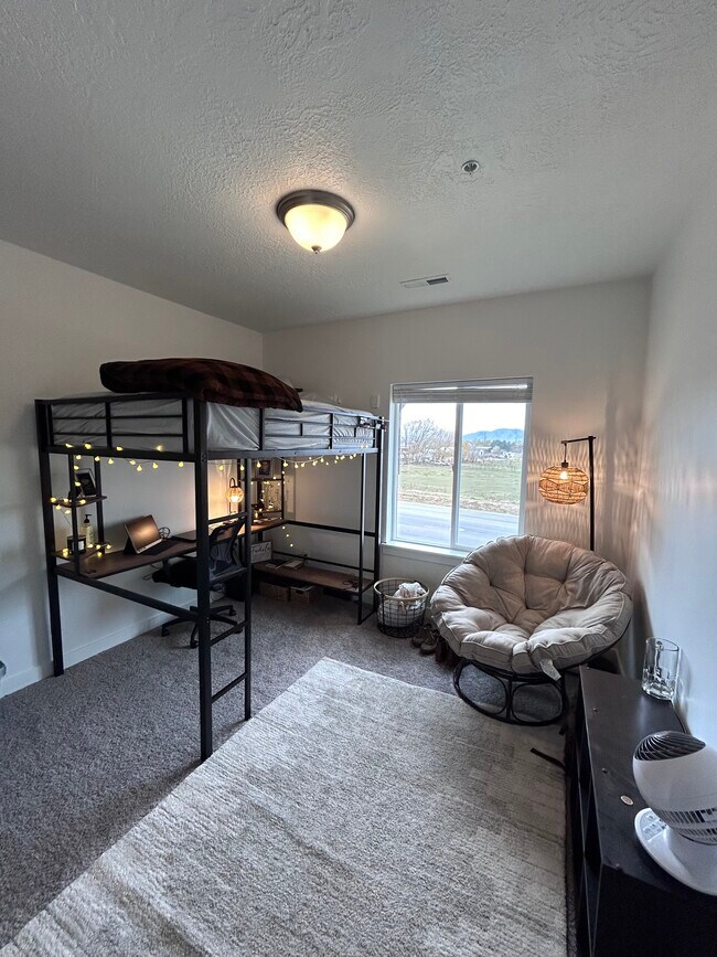 Building Photo - 891 S 2300 E