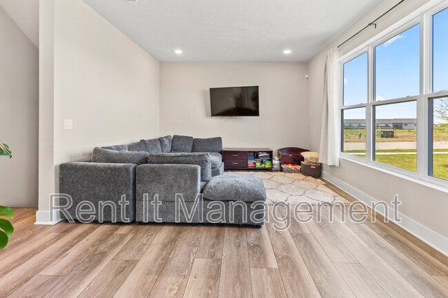 Building Photo - 6910 Stony Pt Dr