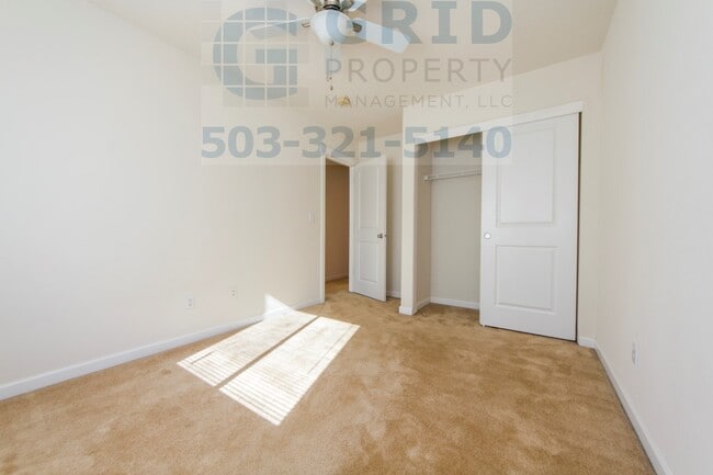 Building Photo - Beautiful 3BR Townhome