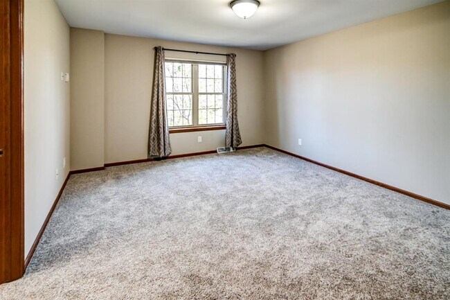 Building Photo - 2633 Koshkonong Way