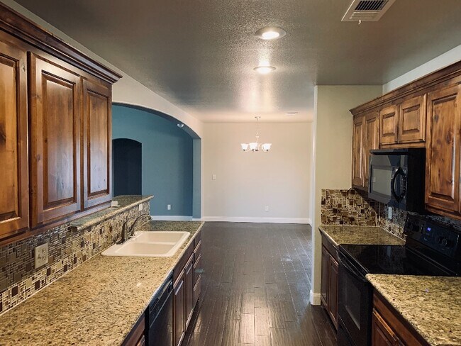 Building Photo - 8104 Knoxville Dr
