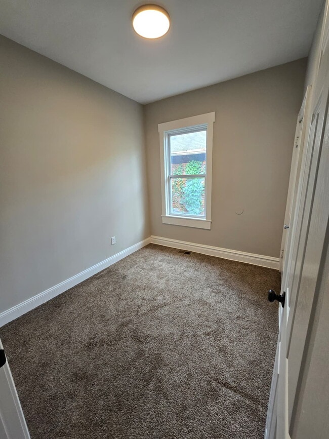 Building Photo - A Perfect Place to Call Home on Greenway Ave