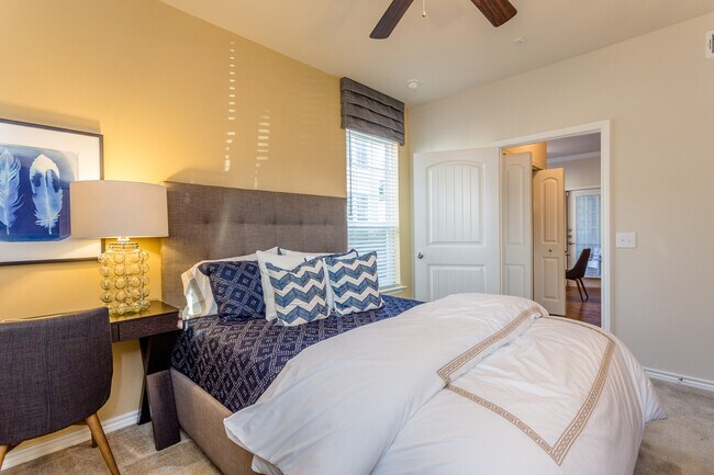 Building Photo - Where Comfort Meets Style…