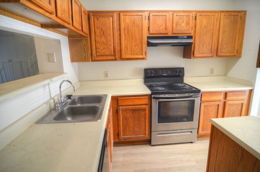 Building Photo - 10500 Lake June Rd