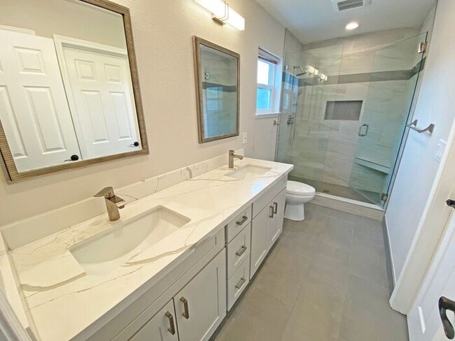 Building Photo - 6279 Skywalker Dr