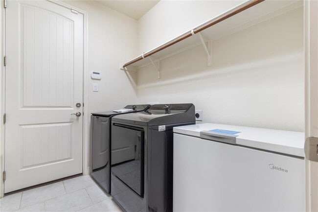 Building Photo - 3014 Paseo de Charros