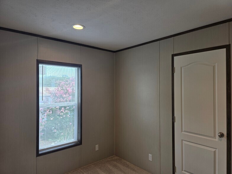 Building Photo - 4049 Trout Ln