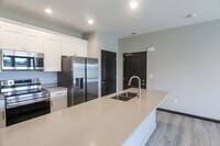 Building Photo - New! Beautiful 2 Bed, 2 Bath Apartment in ...