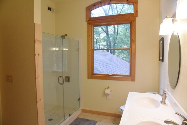 Building Photo - 277 Lynn Cove Rd