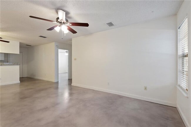 Building Photo - 5612 William Holland Ave