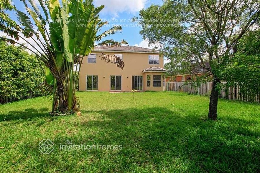 Building Photo - 19150 SW 29th Ct