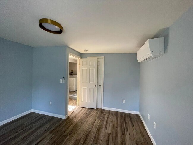 Building Photo - 71 Hickok St