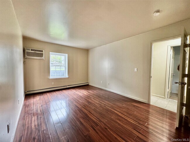 Building Photo - 5 Lexington Hills Rd