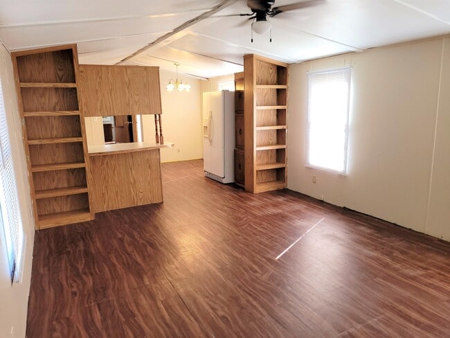 Building Photo - 81 Oleander Ave