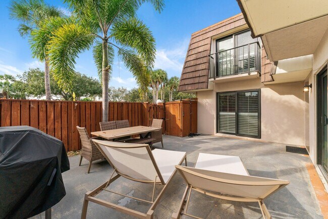 Building Photo - 1806 18th Ct