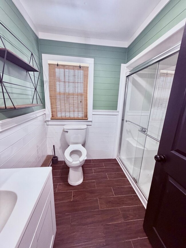 Building Photo - Gorgeous Newly Renovated 4 BR, 2 BA on .71 acres