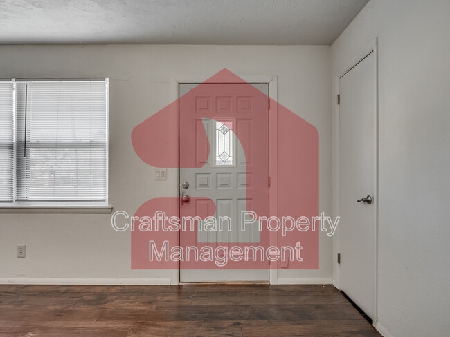 Building Photo - 224 W 5th St