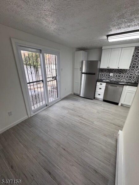 Building Photo - 81 N Day St