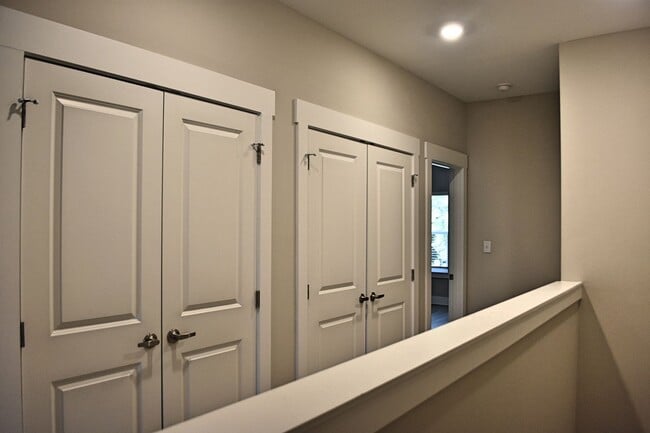Building Photo - Available June 2025-Garage Unit Verandas a...