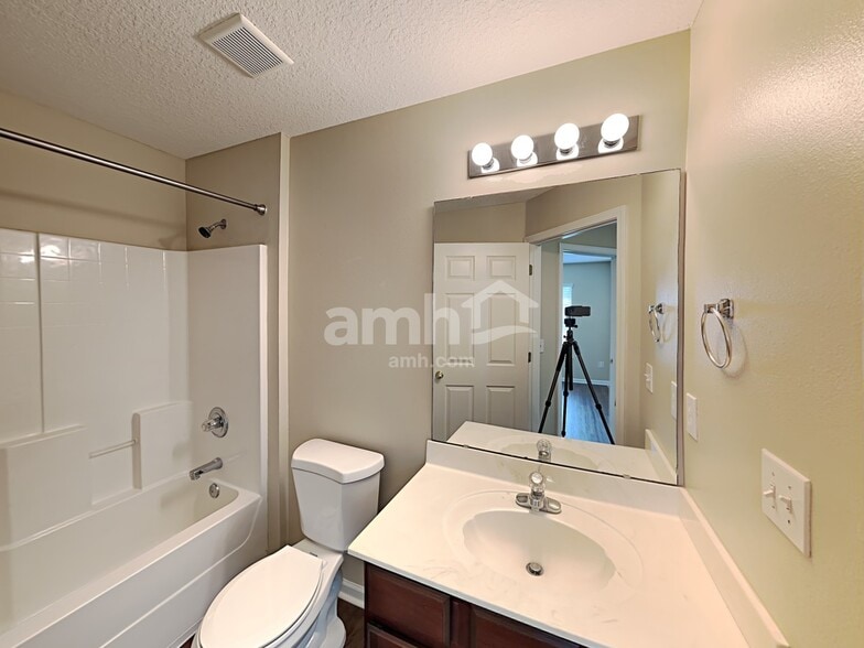 Building Photo - 612 Birchbark Trl