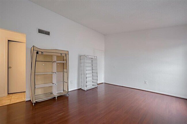 Building Photo - 3100 Jeanetta St
