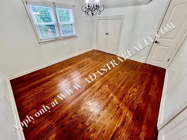 Building Photo - Beautiful 4 Bed 3.5 Bath Home in Fairway-Available NOW!!