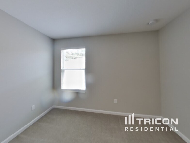 Building Photo - 77038 Crosscut Wy
