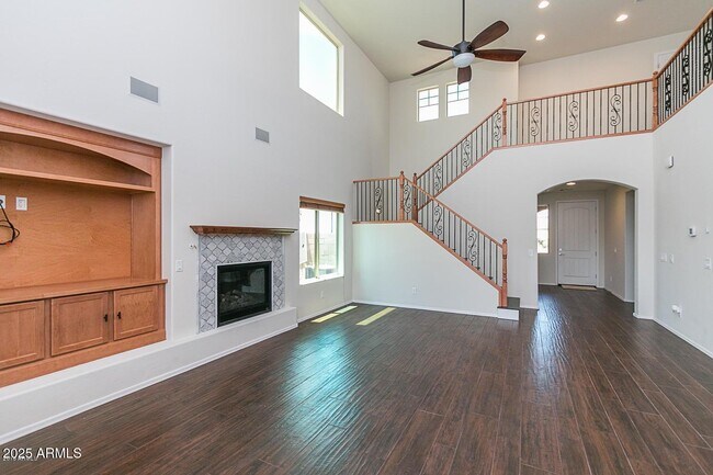 Building Photo - 26833 N 14th Ln