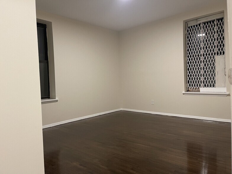 Building Photo - 581 Academy St