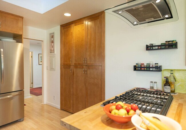 Building Photo - 611 Rheem Blvd