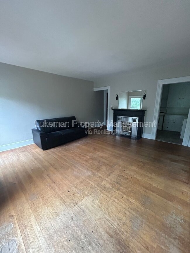 Building Photo - 724 W South St