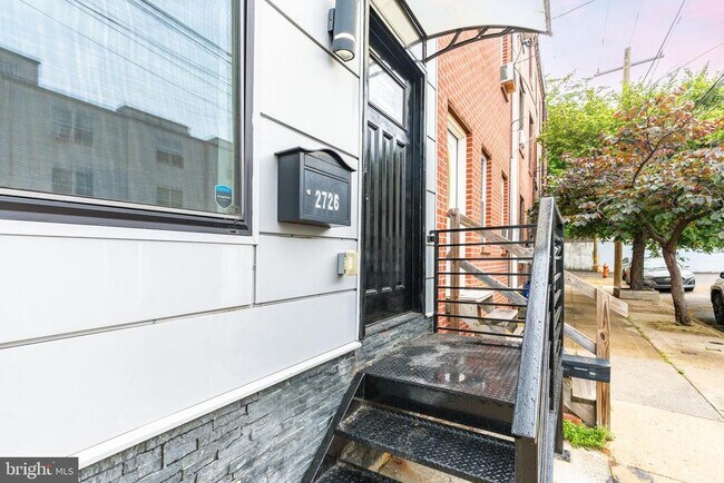 Building Photo - 2726 Edgemont St