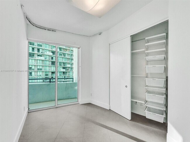 Building Photo - 60 SW 13th St
