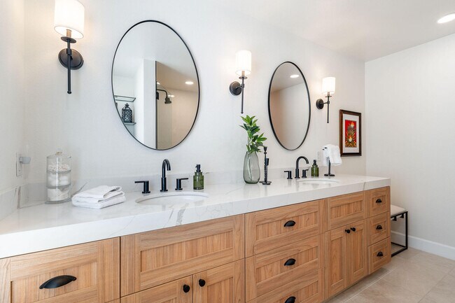 Building Photo - 48910 Noline Pl