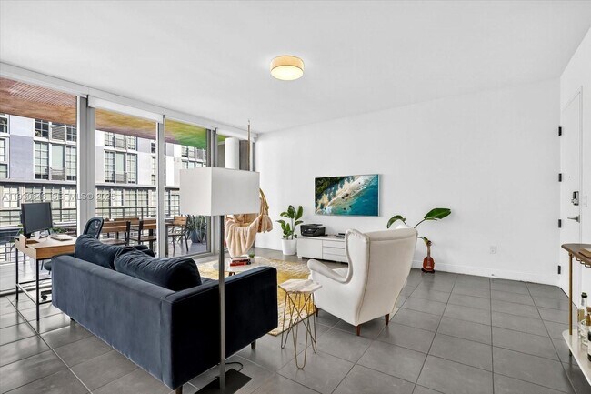 Building Photo - 250 NW 24th St