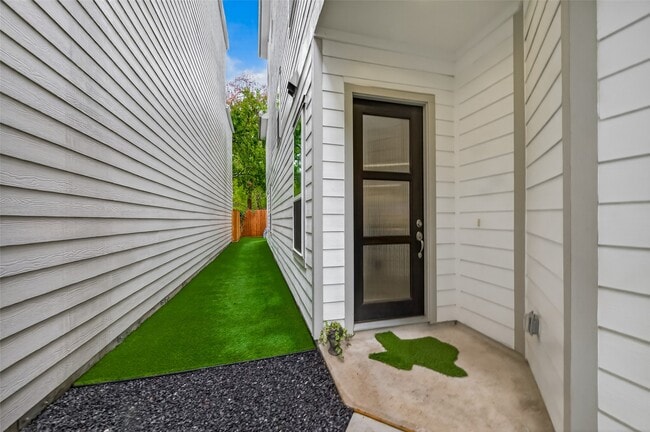 Building Photo - 1027 Gross St