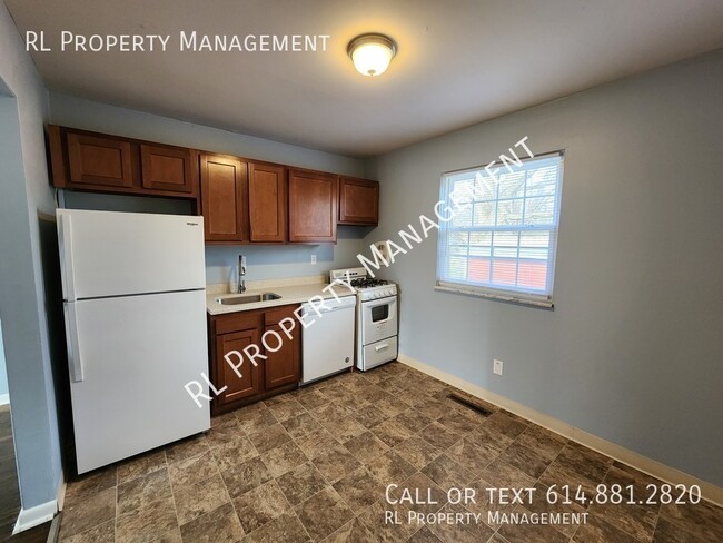 Building Photo - 2 bedroom 1 bathroom apartment in Clintonv...