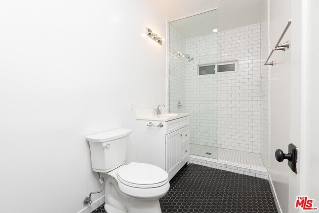 Building Photo - 7714 Rosewood Ave