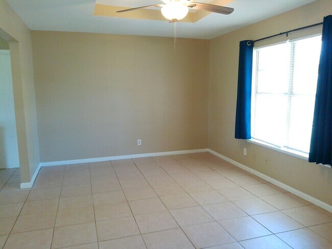 Building Photo - 10609 Kingwood Dr