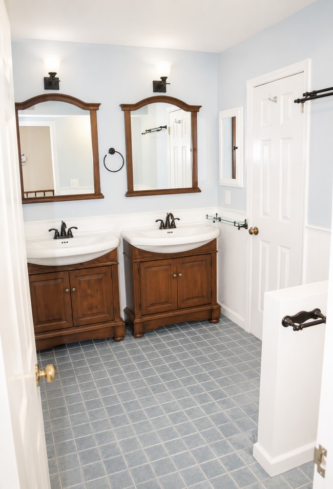 Building Photo - WONDERFUL 2 BEDROOM 1.5 BATH TOWNHOUSE W/ 1-CAR GARAGE!