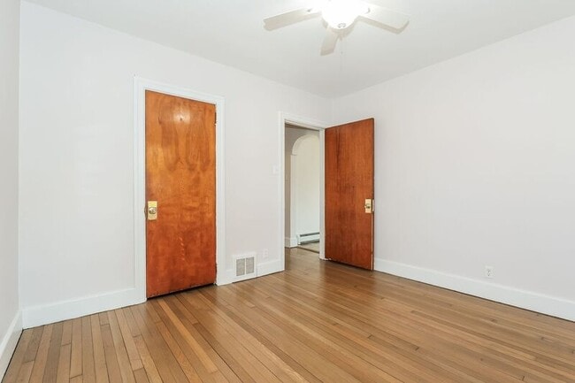 Building Photo - 525 Lonely Cottage Rd