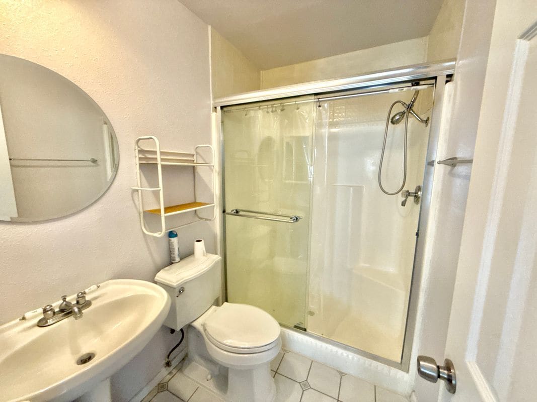 Building Photo - 2521 W Sunflower Ave