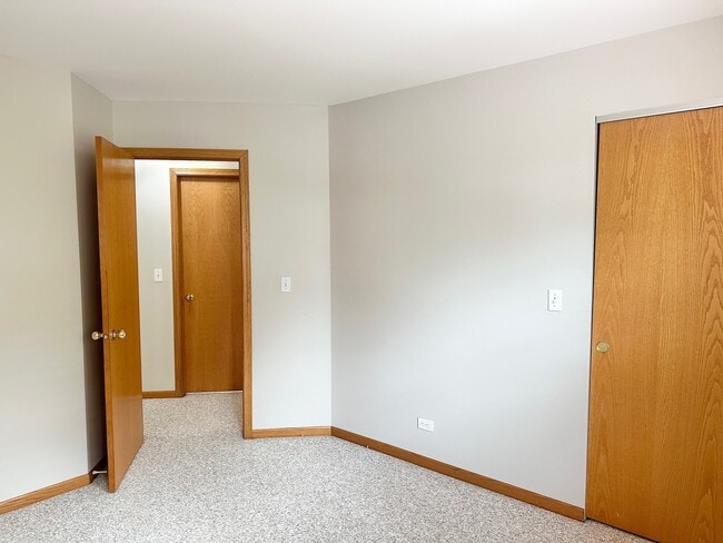 Building Photo - 2955 Belle Ln
