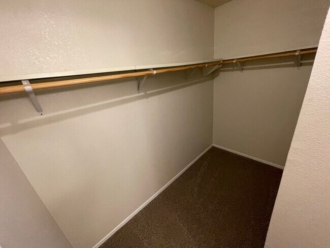 Building Photo - 513 Sierra Cove