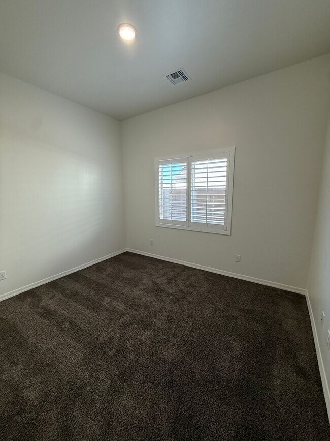 Building Photo - Livingston Ranch - BRAND NEW & IMMACULATE
